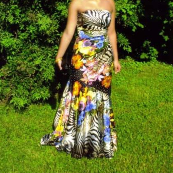 Dress - Picture 2 of 5